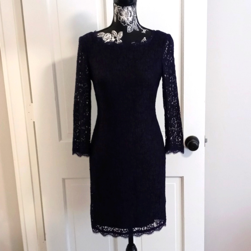 ๐Adrianna Papell๐ - E! Red Carpet Special Edition Navy Lace Dress
